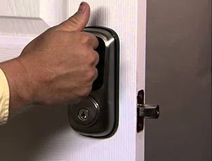 Lock Locksmith Tech Denver, CO 303-566-9175 - 24-7-locksmith-key-service