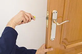 Lock Locksmith Tech Denver, CO 303-566-9175 - lock-changing